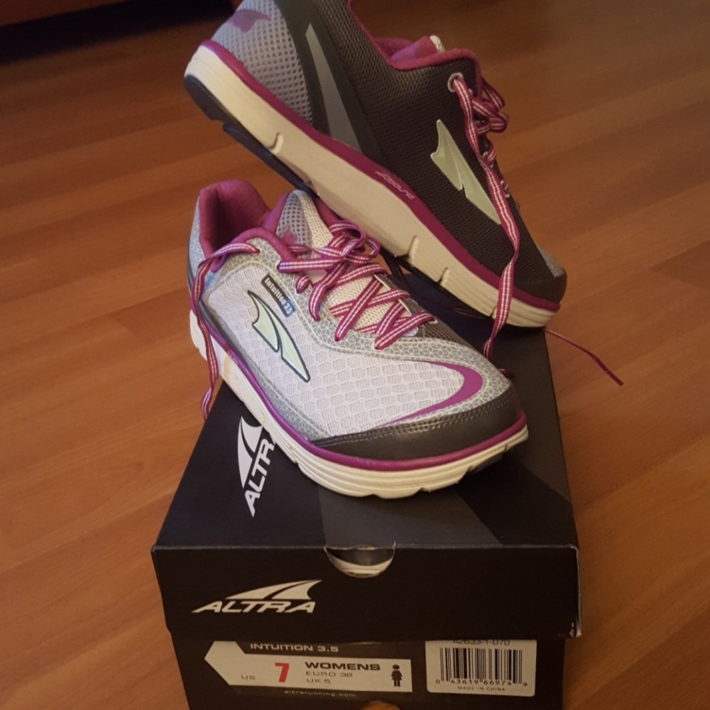 Altra Intuition 3.5 size 7 women's